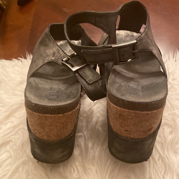 Cute pewter sandals!! - Picture 5 of 6